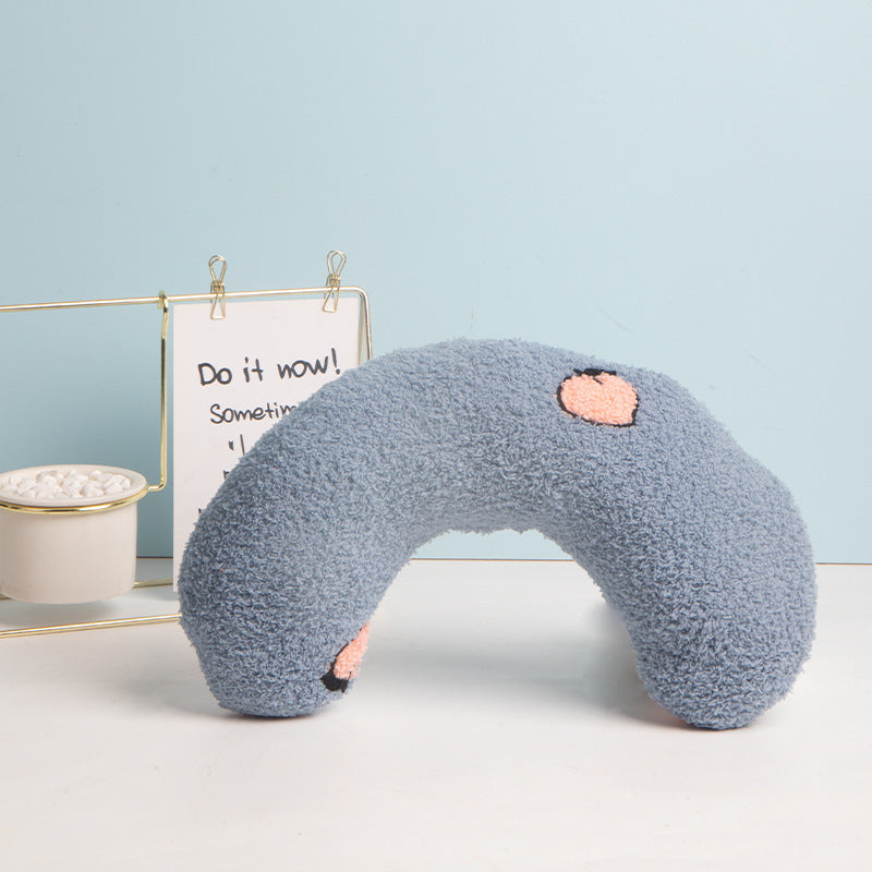 Almohada Luna azul sobre una mesa